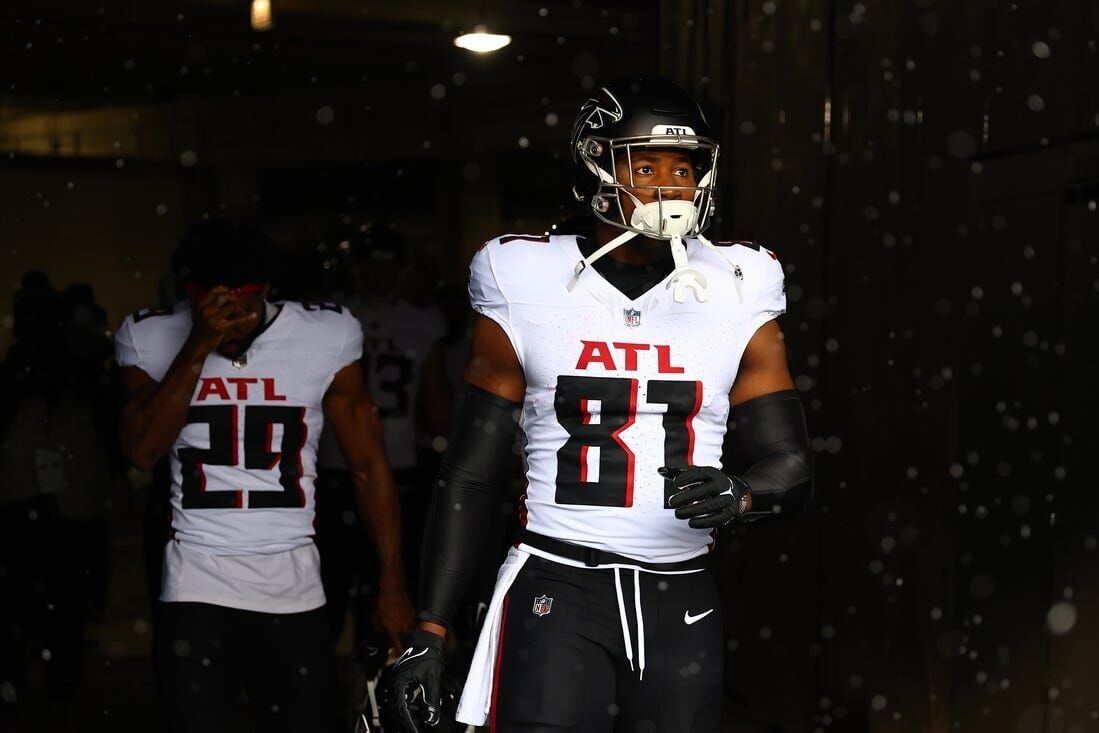Falcons release TE Jonnu Smith, NFL