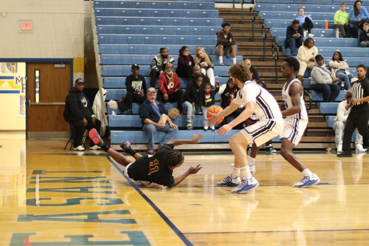 Jamell Reid Keeps the Ball In Play