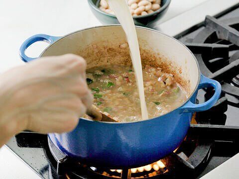 White chicken chili pot