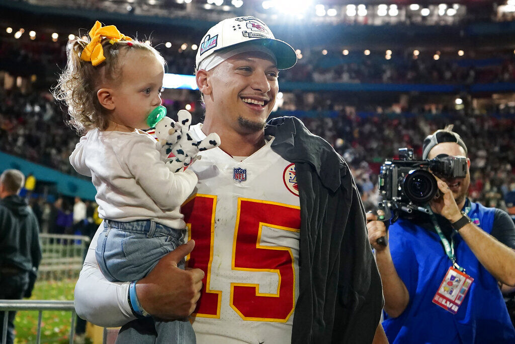 Christina Allegretti, wife of Chiefs' Nick Allegretti, gives birth