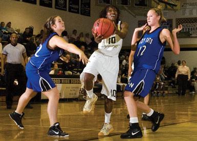 Hammonds takes over in fourth quarter, propels Concord girls to hard-fought win