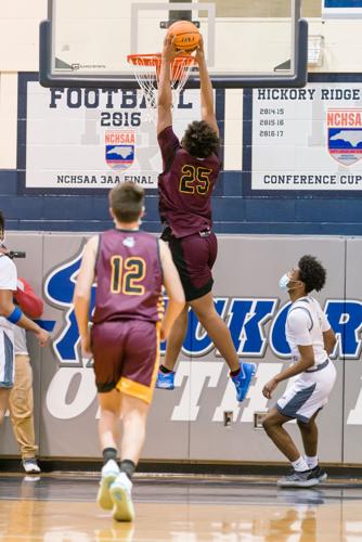 Boys Basketball: The Boys Jay M. Robinson Bulldogs defeated the Hickory Ridge RaginÕ Bulls 72-69 on Thursday night.