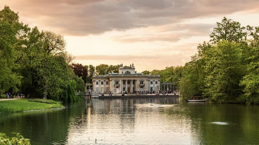 Poland’ s last king built huge, idyllic Łazienki Park as a summer residence and place for his citizens to relax– and today, Poles still come here to do just that.