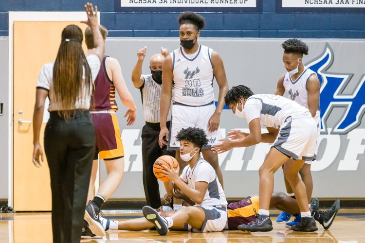 Boys Basketball: The Boys Jay M. Robinson Bulldogs defeated the Hickory Ridge RaginÕ Bulls 72-69 on Thursday night.