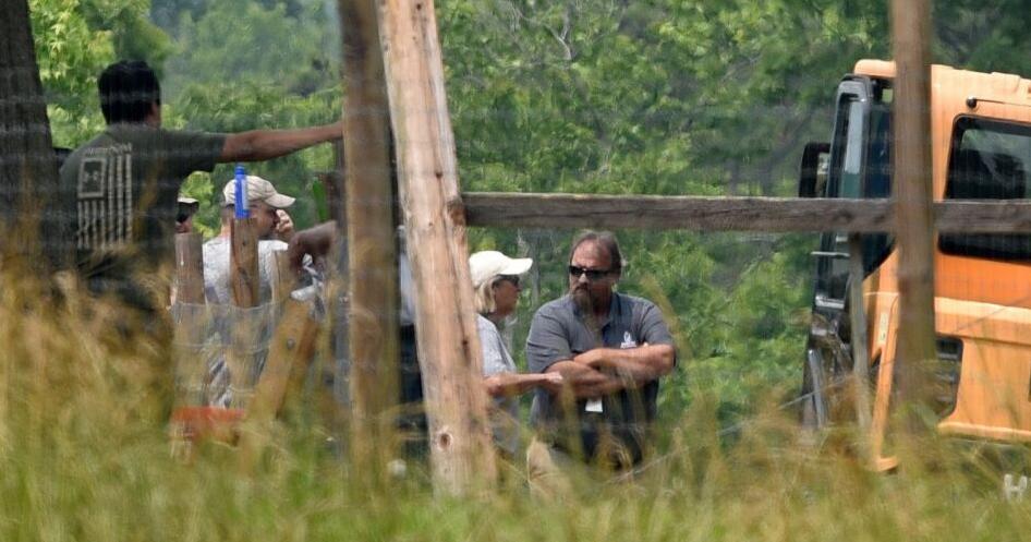 Police search for a man's body at farm - Vimarsana News