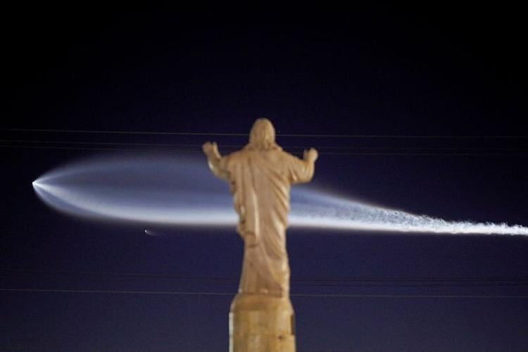 SpaceX Falcon 9 launch seen streaking across sky from Mexico