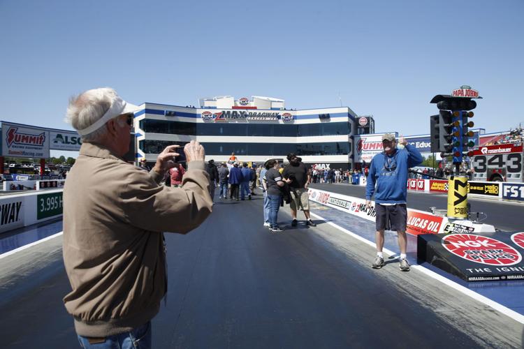 It's Sunday final eliminations at the 2018 NHRA 4-Wide Nationals!