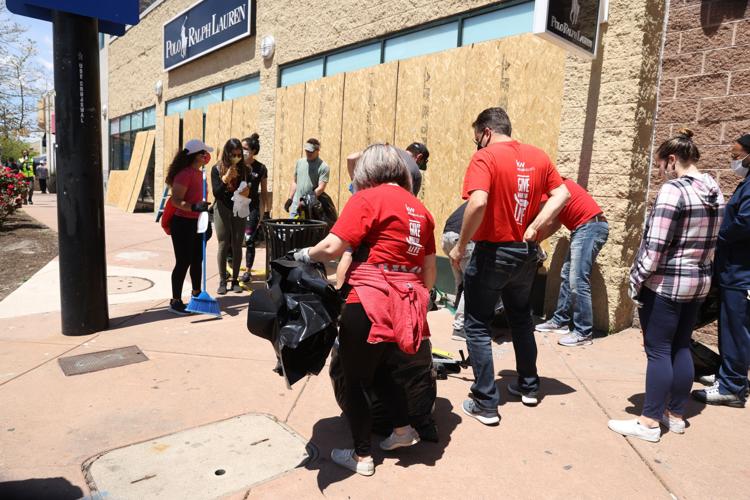 Volunteers cleanup
