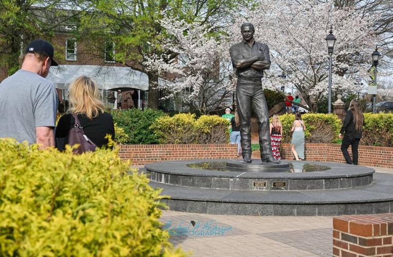 Dale Earnhardt statue
