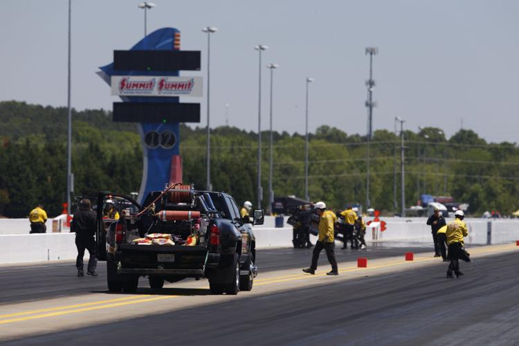 It's Sunday final eliminations at the 2018 NHRA 4-Wide Nationals!