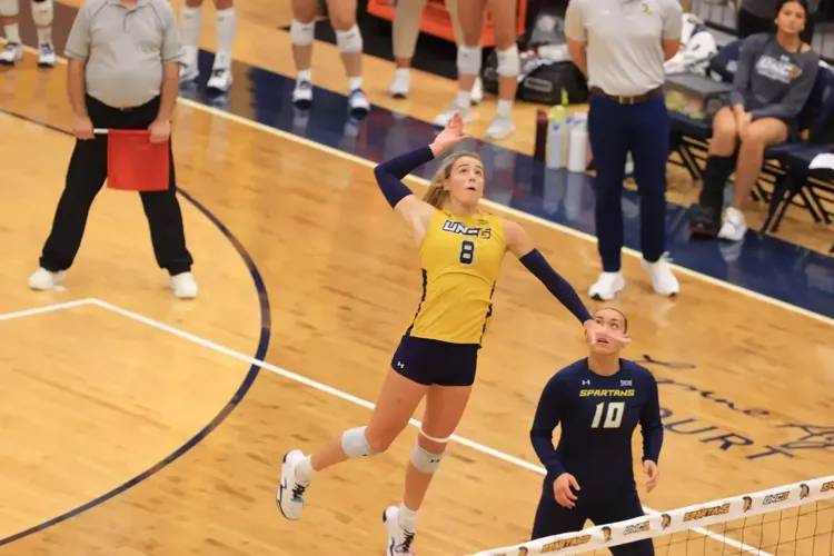 Volleyball Falls in Four Sets at James Madison