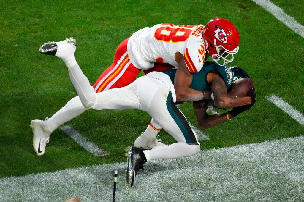 CINCINNATI, OH - DECEMBER 04: Kansas City Chiefs safety Nazeeh Johnson (13)  runs onto the field before the game against the Kansas City Chiefs and the Cincinnati  Bengals on December 4, 2022