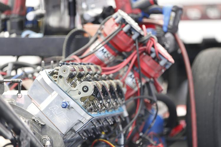 It's Sunday final eliminations at the 2018 NHRA 4-Wide Nationals!