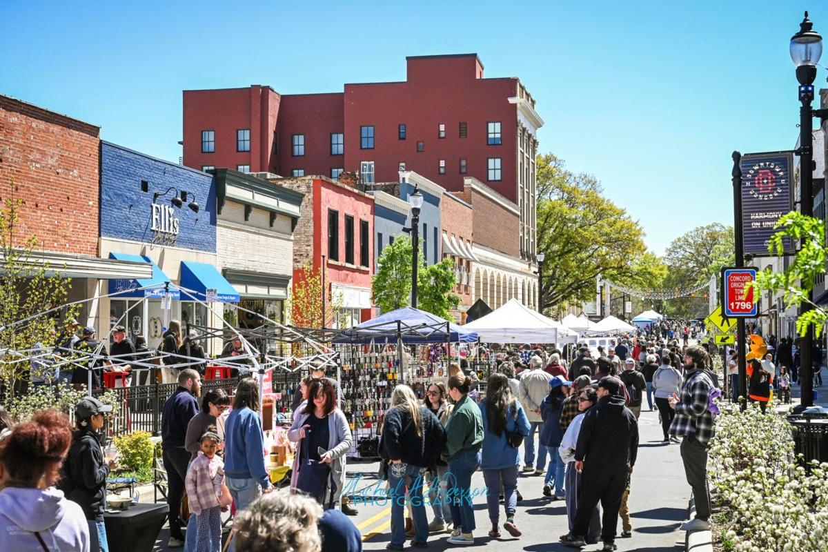 Concord Art Walk on Union