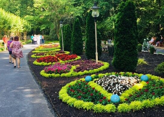 Tucker Garden tour circles