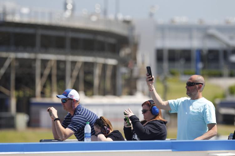 It's Sunday final eliminations at the 2018 NHRA 4-Wide Nationals!