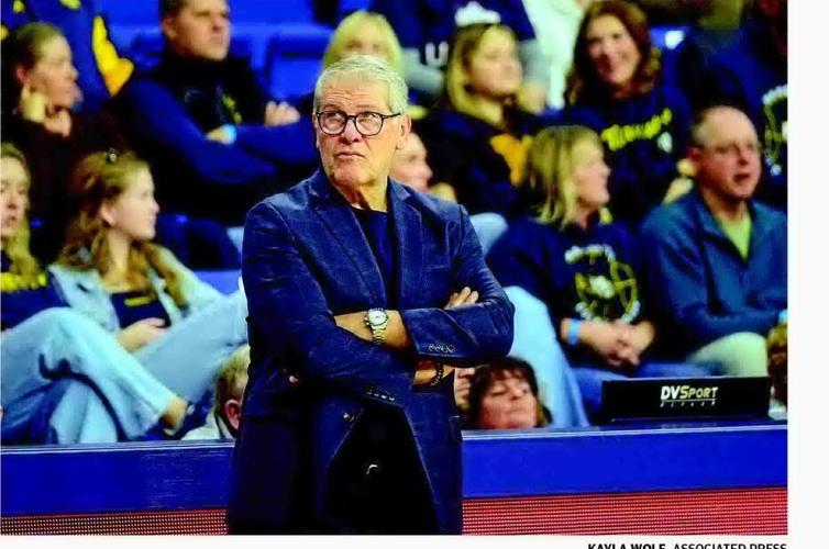 Texas moves to No. 1 seed in latest women's bracket preview