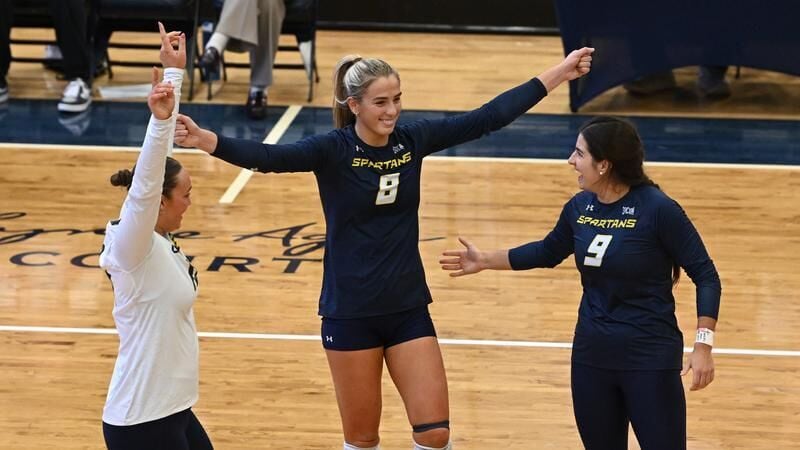 Volleyball Downs Western Carolina for Back-to-Back SoCon Wins