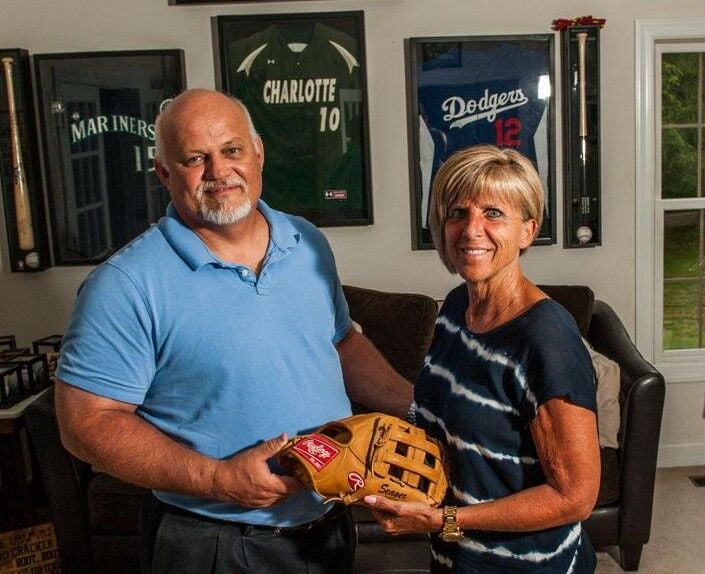 Jody Seager supported both of her sons' teams with a split Dodgers-Mariners  jersey before this weekend