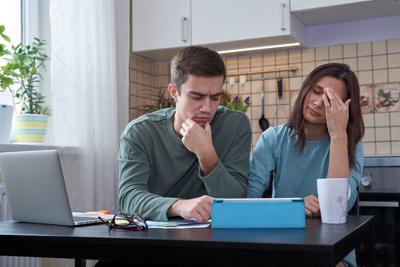 BIZ-PFP-PAY-YOUNGADULTS-DMT