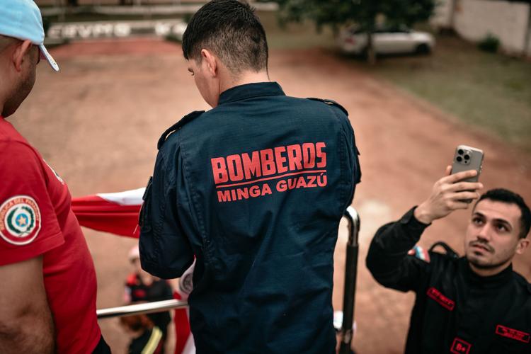 Minga Guazu firefighter