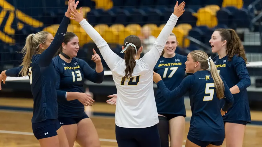 Volleyball Extends Win Streak to Four in Sweep Over Tennessee Tech