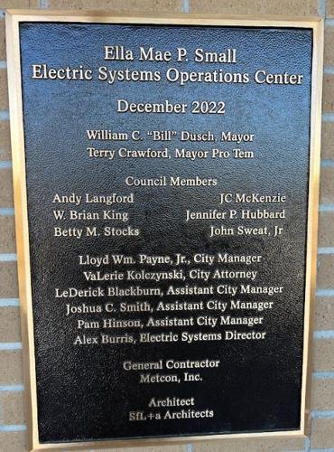 Small center plaque