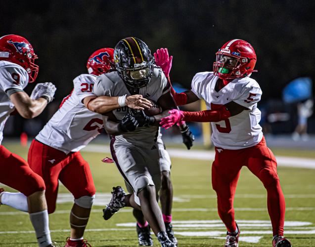 the Bulldogs crushed the Mustangs to improve to 6-0.