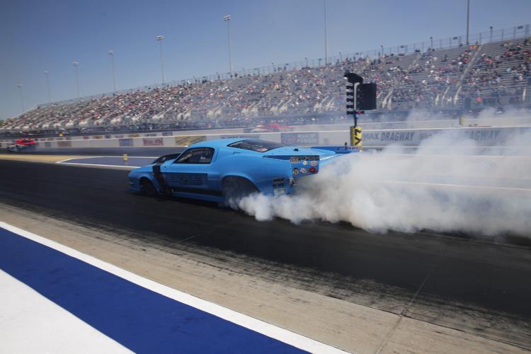 It's Sunday final eliminations at the 2018 NHRA 4-Wide Nationals!