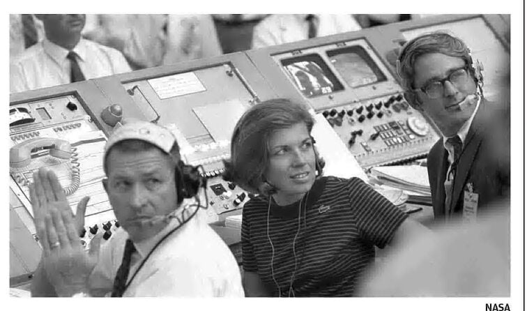 Aging Apollo pioneers await Artemis launch