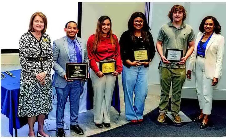 College celebrates student leaders