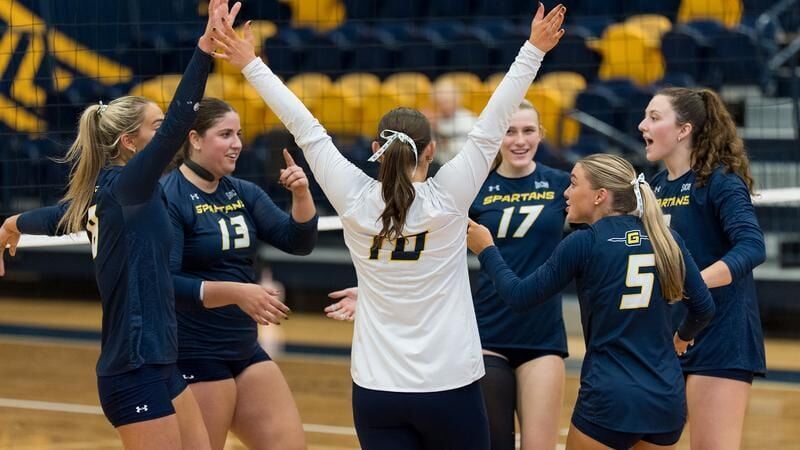 Volleyball Extends Win Streak to Four in Sweep Over Tennessee Tech