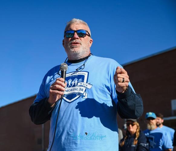 Steve speaks before 5K race