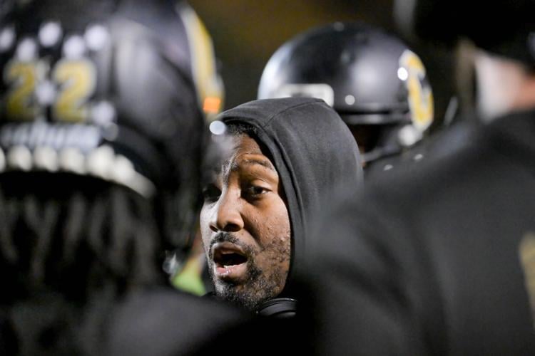 The Wonders defeat the Spiders 17-8 to retain the victory bell for the eighth consecutive year.