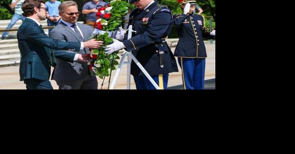 Military Appreciation Month: 600 winner Ryan Blaney visits Arlington National Cemetery, lays wreath at Tomb of the Unknown Soldier - Vimarsana News