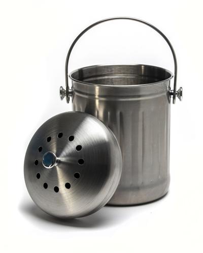 Enloy compost bin for kitchen countertop.