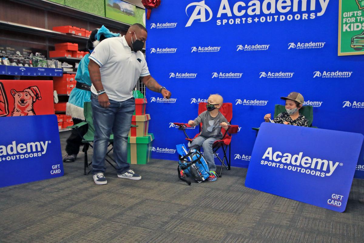 Former Panthers player surprises brothers with shopping spree