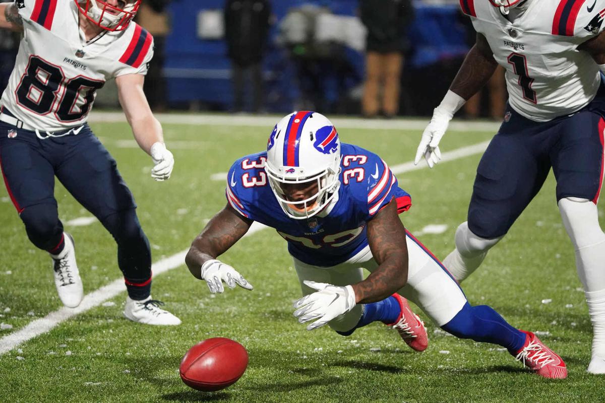 Neal recovers punt