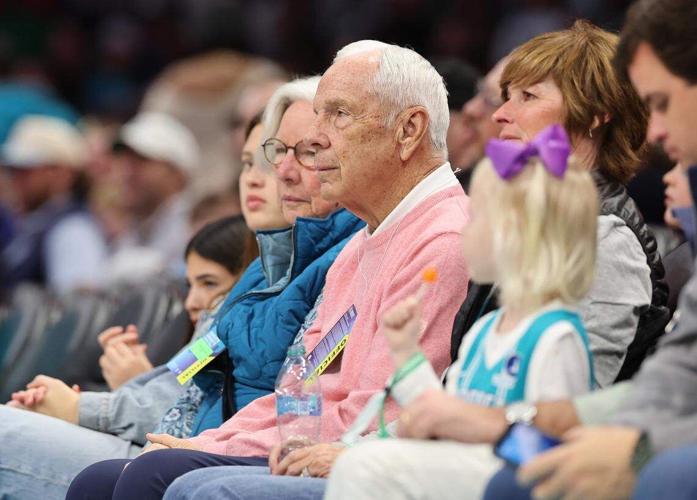 SPORTS-THESE-CHARLOTTE-HORNETS-ARE-SURGING-4-CH.jpg