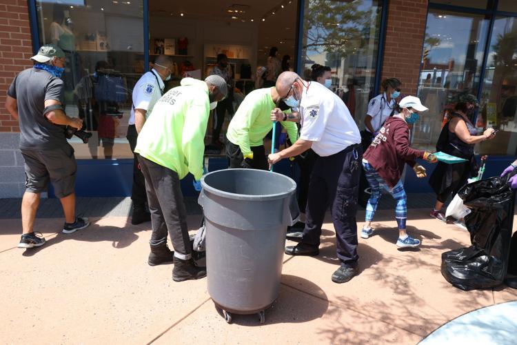 Volunteers cleanup