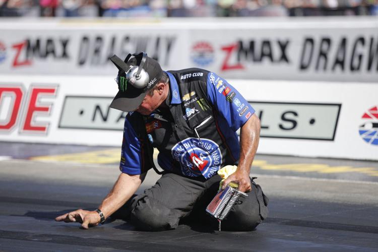 It's Sunday final eliminations at the 2018 NHRA 4-Wide Nationals!