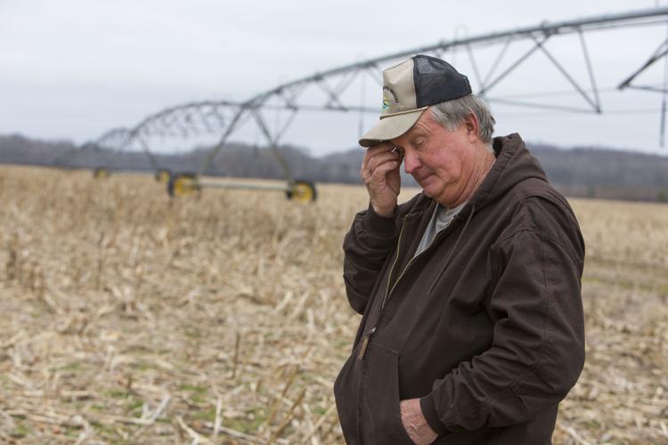 FARMERS 032314 apple scratching forehead