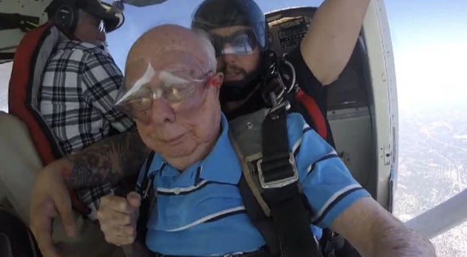 Cy Maulden skydiving