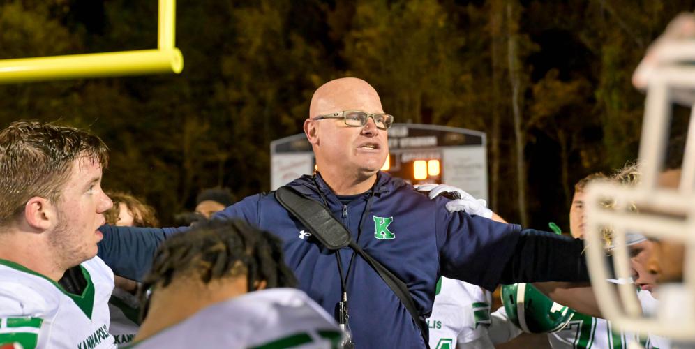 The Wonders defeat the Spiders 17-8 to retain the victory bell for the eighth consecutive year.