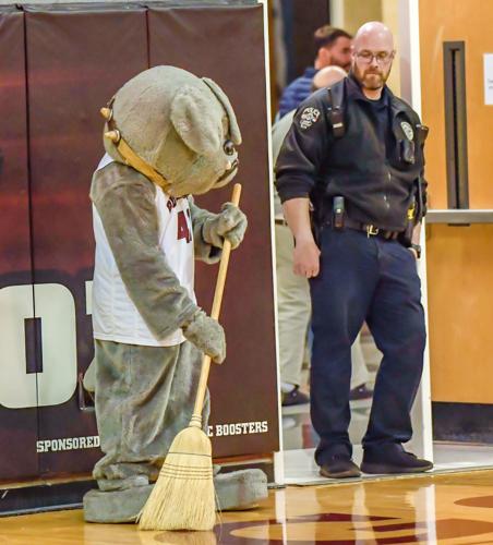 The Bulldogs slammed the Tigers 81-45.