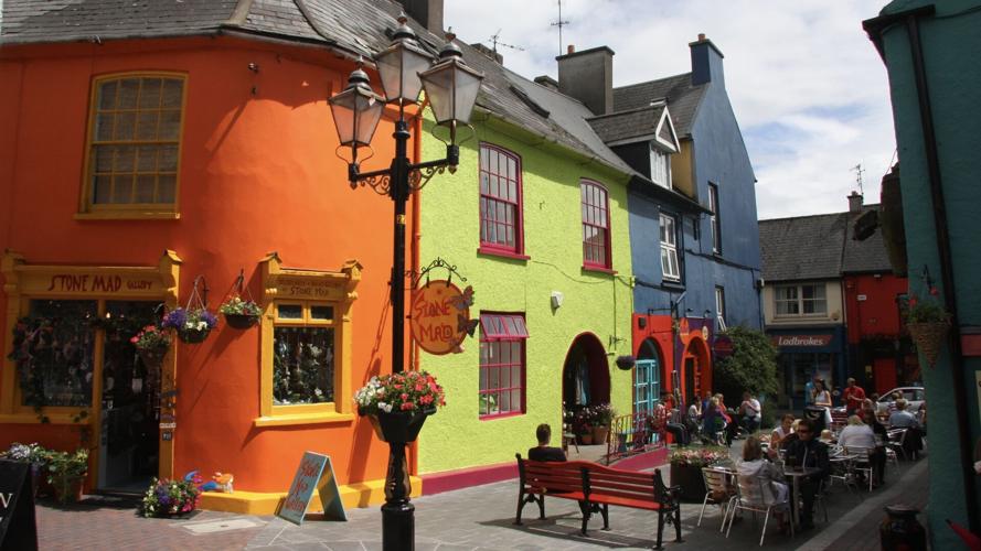 With colorful houses, clean streets, and overflowing flowerboxes, Kinsale is a worthy winner of Ireland’ s Tidy Towns contest.