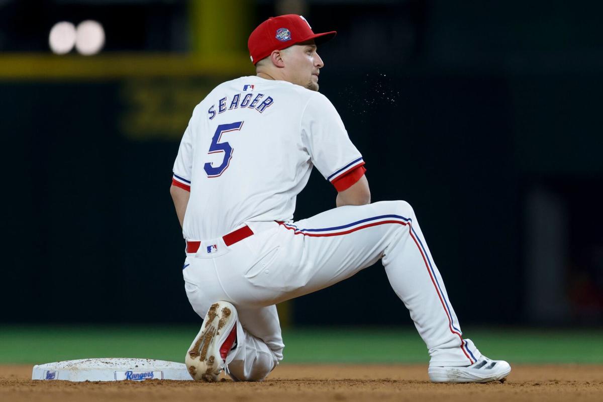 SPORTS-BULLPEN-MELTDOWN-COSTS-TEXAS-RANGERS-29-DA.jpg