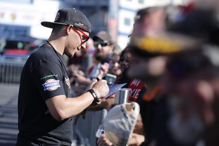 It's Sunday final eliminations at the 2018 NHRA 4-Wide Nationals!