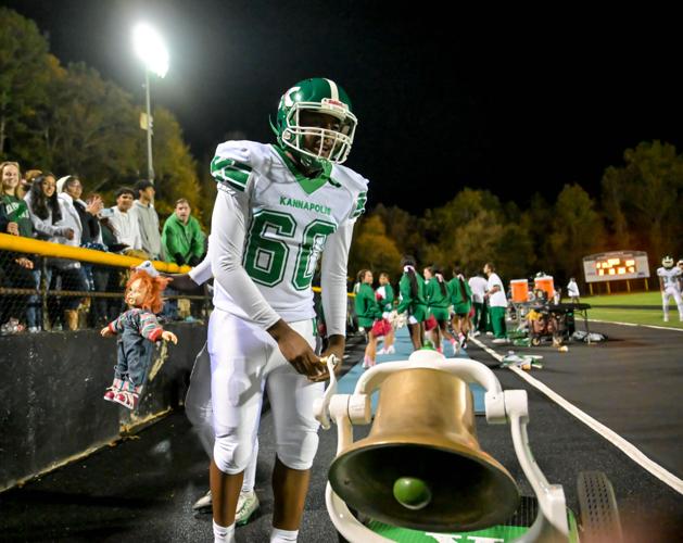 The Wonders defeat the Spiders 17-8 to retain the victory bell for the eighth consecutive year.