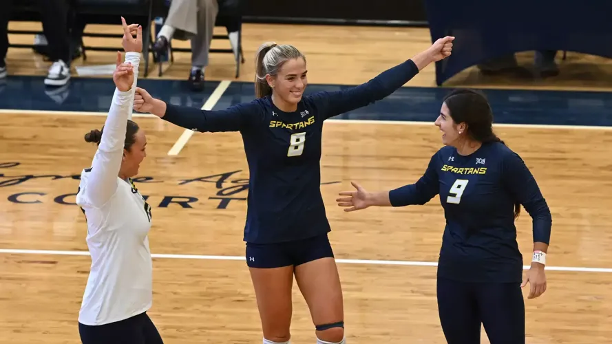 Volleyball Downs Western Carolina for Back-to-Back SoCon Wins